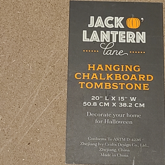 Hanging Chalkboards Tombstone - Picture 9 of 10